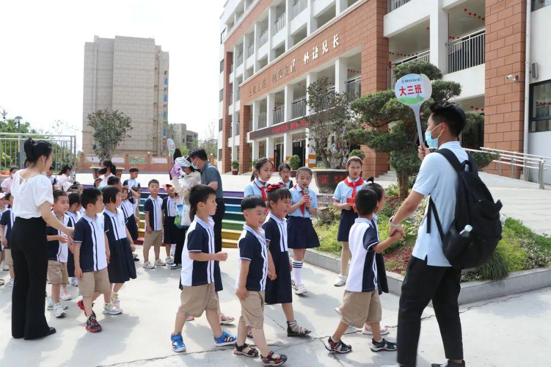 羊山外国语小学东校区与百花幼儿园开启(图14)