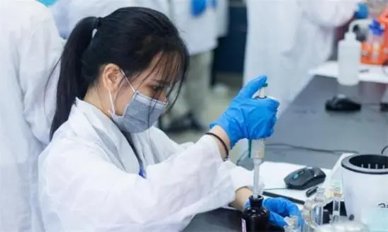 科研界“苏妲己”钱璐璐火了，共有经历4段婚姻，教授身份惹争议