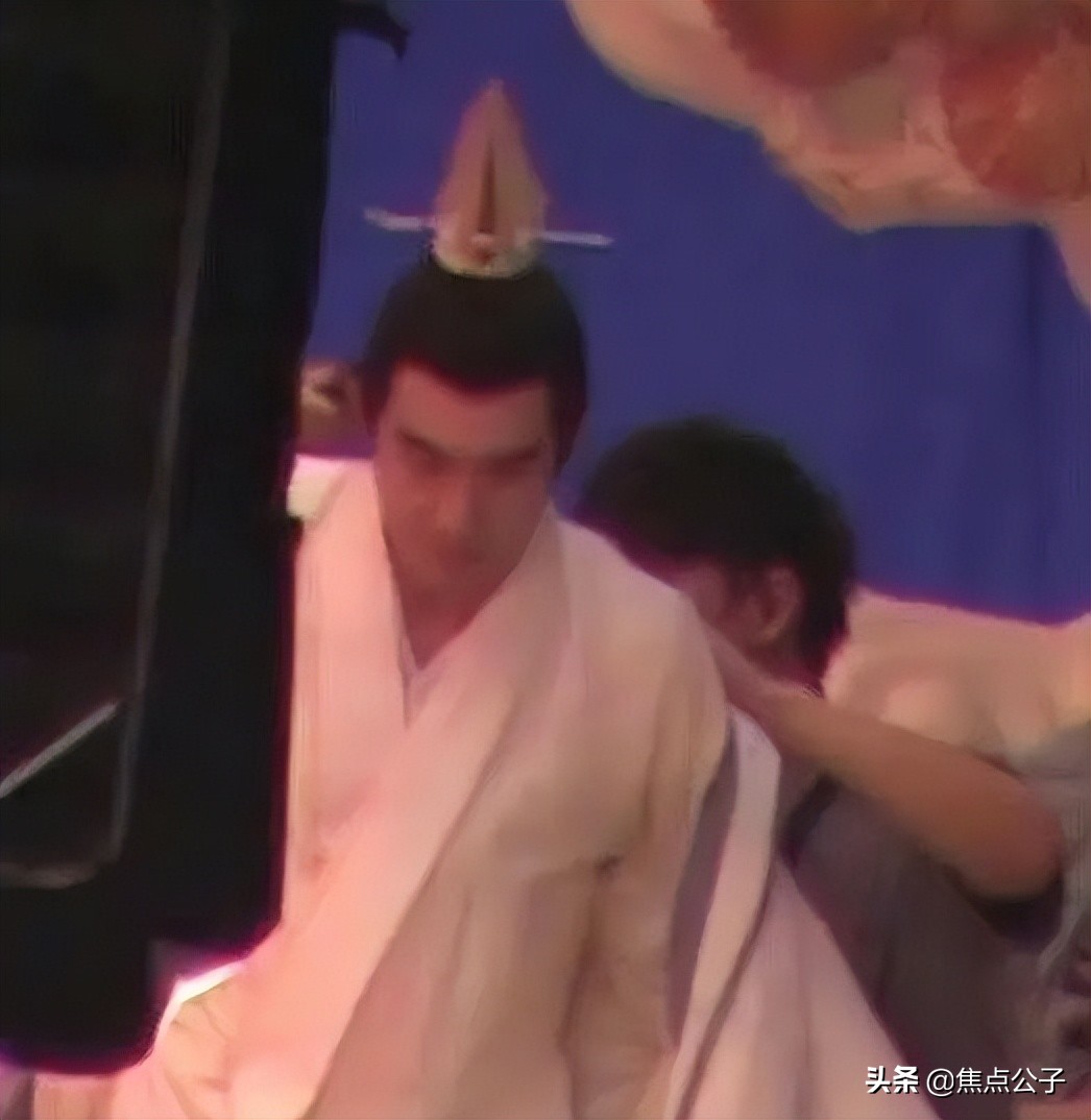 反复摆烂？《与凤行》定妆照曝光，林更新很憔悴，赵丽颖路透好看