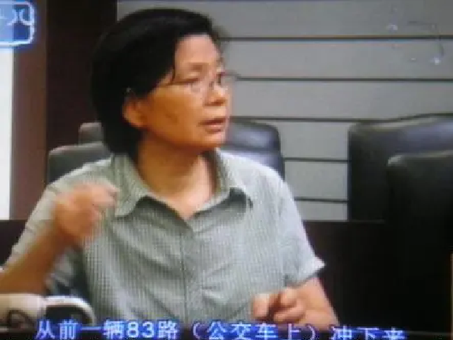 回顾15年前彭宇案，扶起老人反被讹，法官：不是你撞的为什么要扶