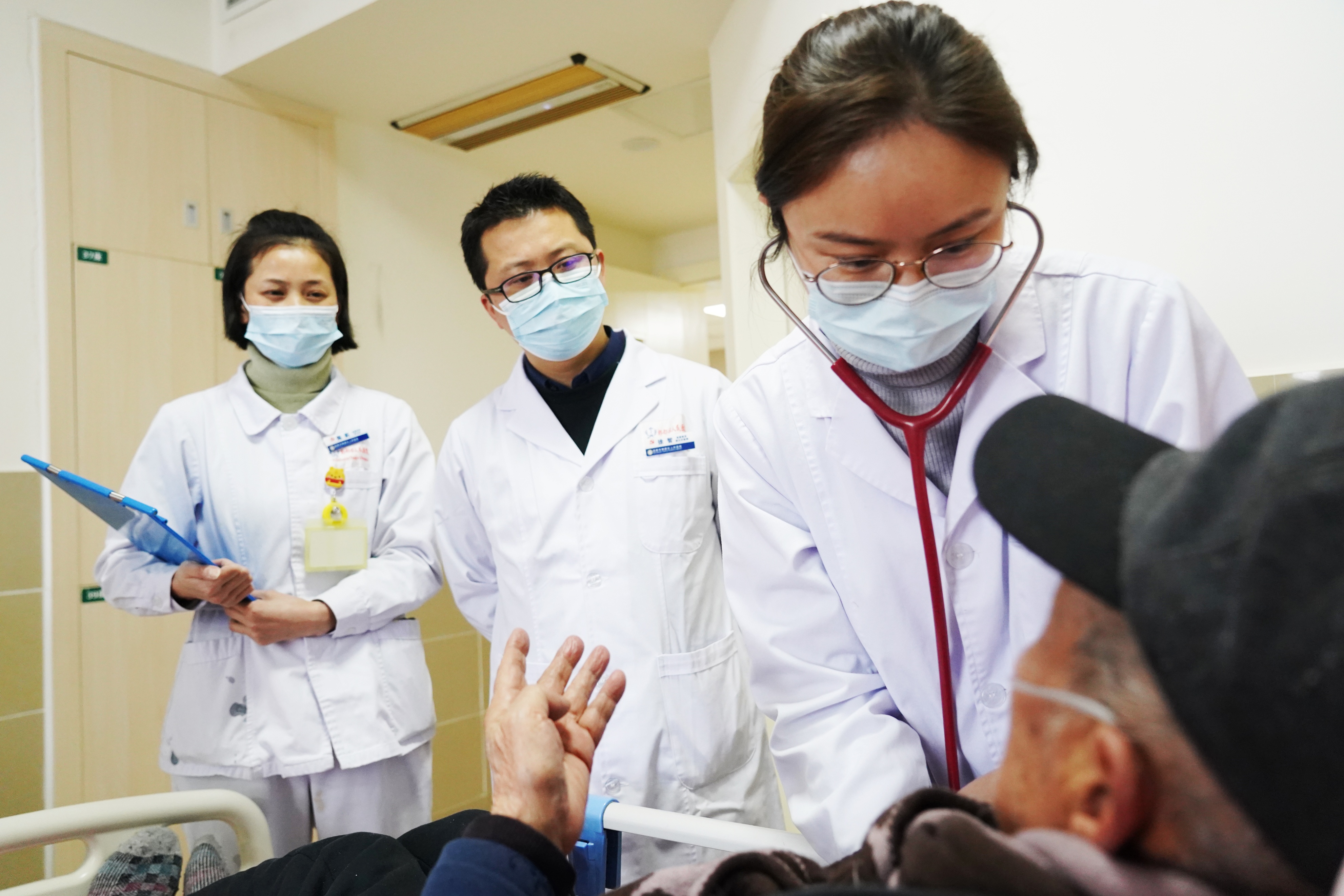 “查瘘补缺”！郫都区人民医院成功完成区内首例呼吸介入四级手术