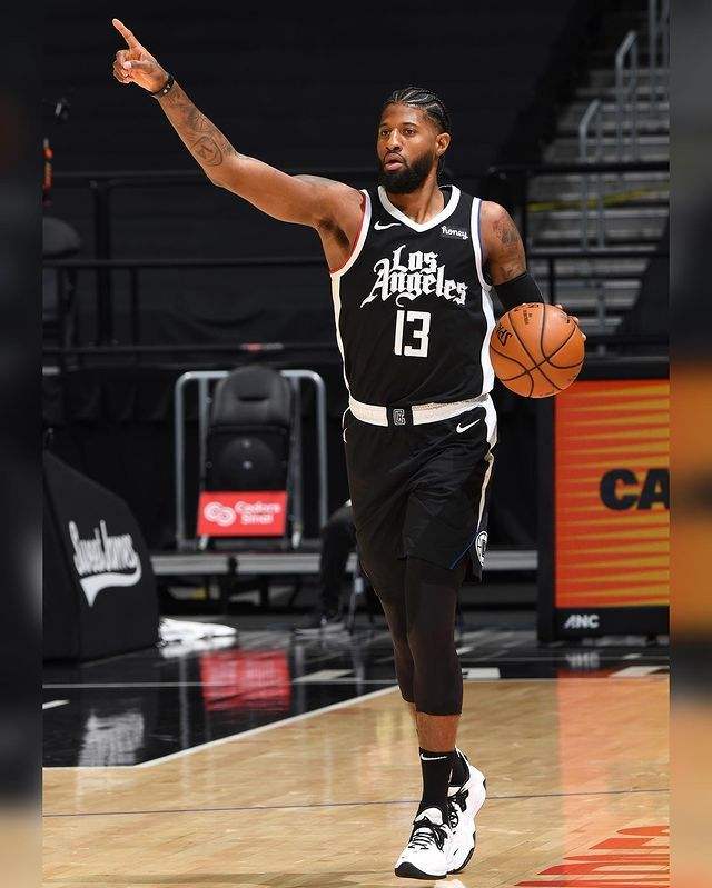 最强nba乔治的鞋有哪些(保罗乔治本赛季NBA赛场穿了哪些Nike PG5代实战篮球鞋呢？)