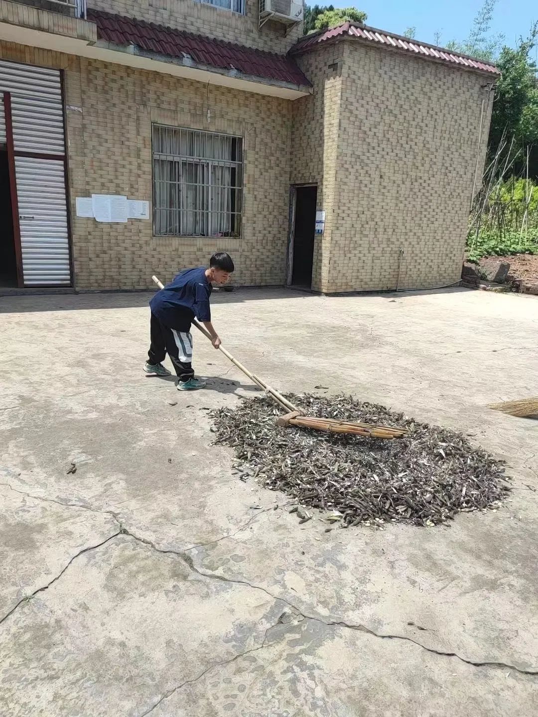 温馨五月天，感恩母亲节｜——合江小学举行第十二周主题升旗仪式