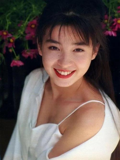 日本天后宫泽理惠血泪史:被母亲3次下药,6次割腕,41岁涅磐重生-今日头