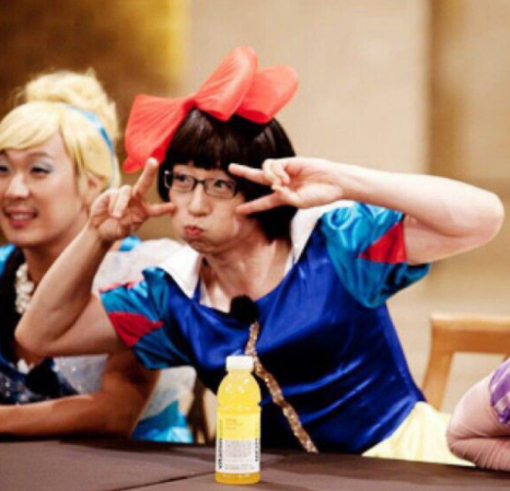 让人舔脚趾，当众凌辱学员，盘点那些令你难以想象的明星恶臭行为