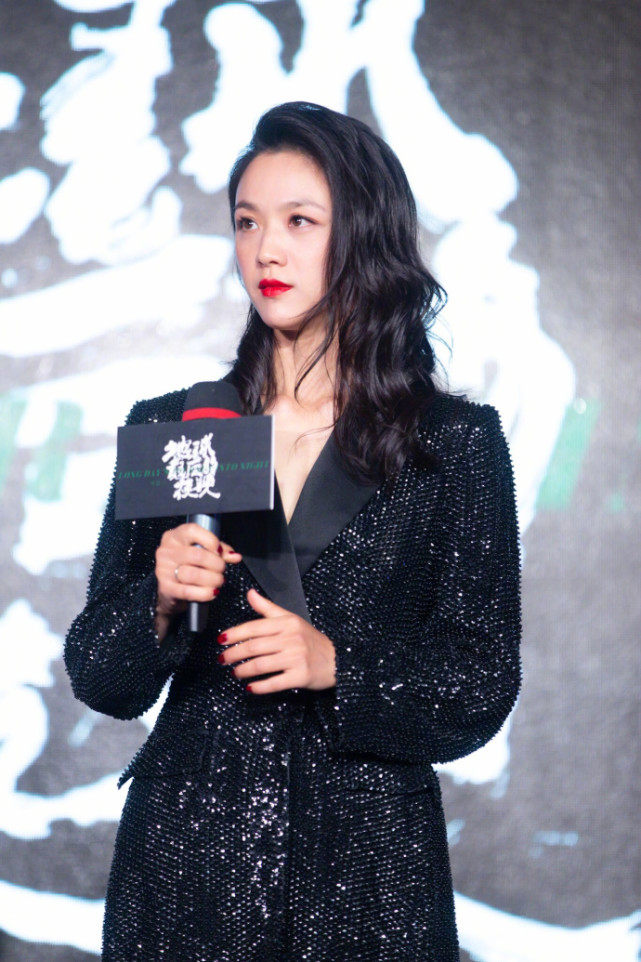 汤唯骨子里自带气质，侧脸风情万种，网友“绝对是个美人胚子”