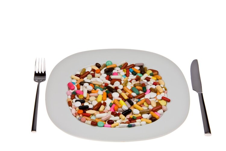 被吹上天的4种保健食品，实则坑钱又伤身，劝告父母：谨慎购买