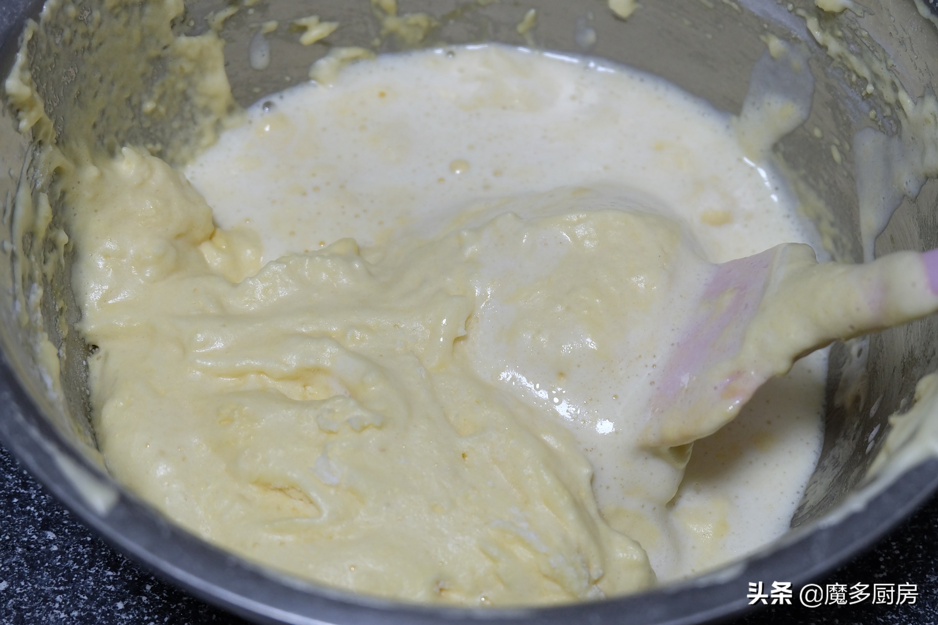 3个鸡蛋1碗面粉,教你做纸杯小蛋糕,低糖低油香甜松软,孩子爱吃
