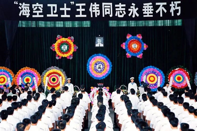 缅怀中美南海撞机事件:81192请返航,英雄王伟:我已无法返航