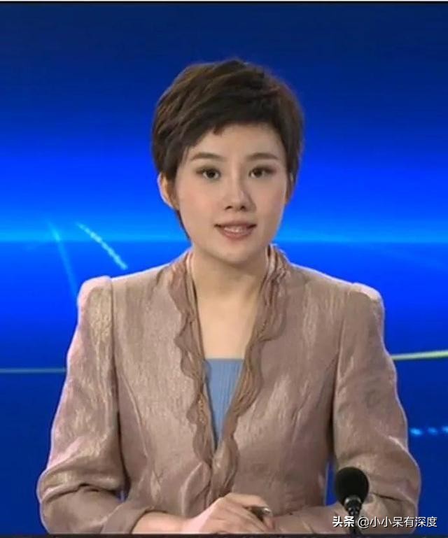 郑子可进入央视后进步明显，气质素养都不错，给人耳目一新的感觉