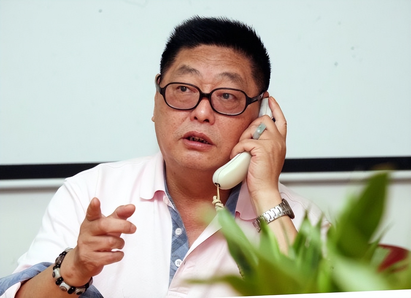 1988年,杨怀定看报纸发现秘密,用2万存款买卖国库券一年赚百万--信租