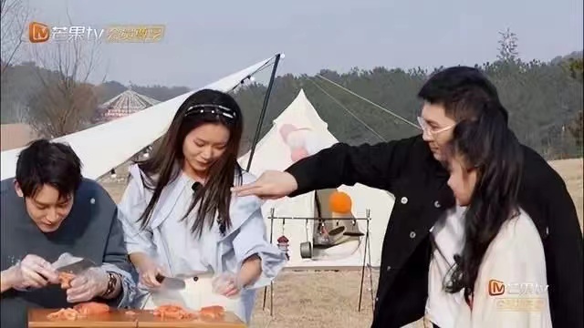 橘子晚报/大本洛佩兹结婚，邓紫棋改微博名字