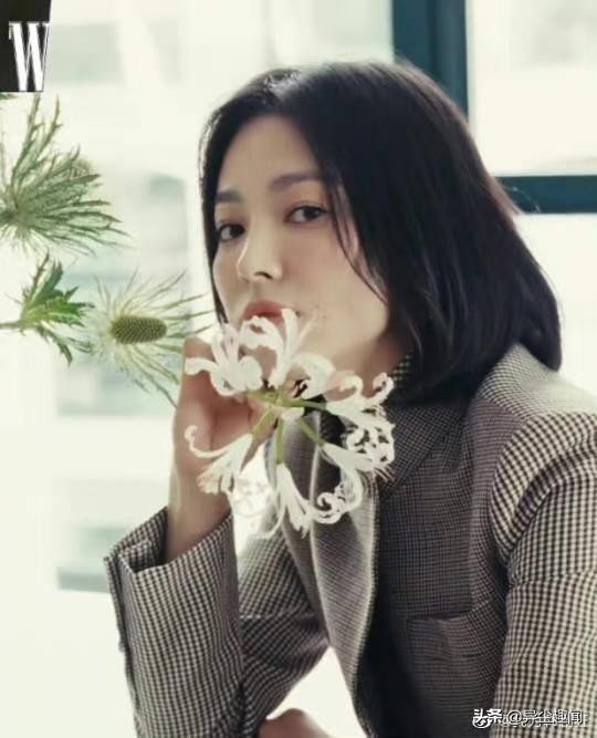 宋慧乔赶拍新戏被网友发现四年情断！悄悄卸下这个身份