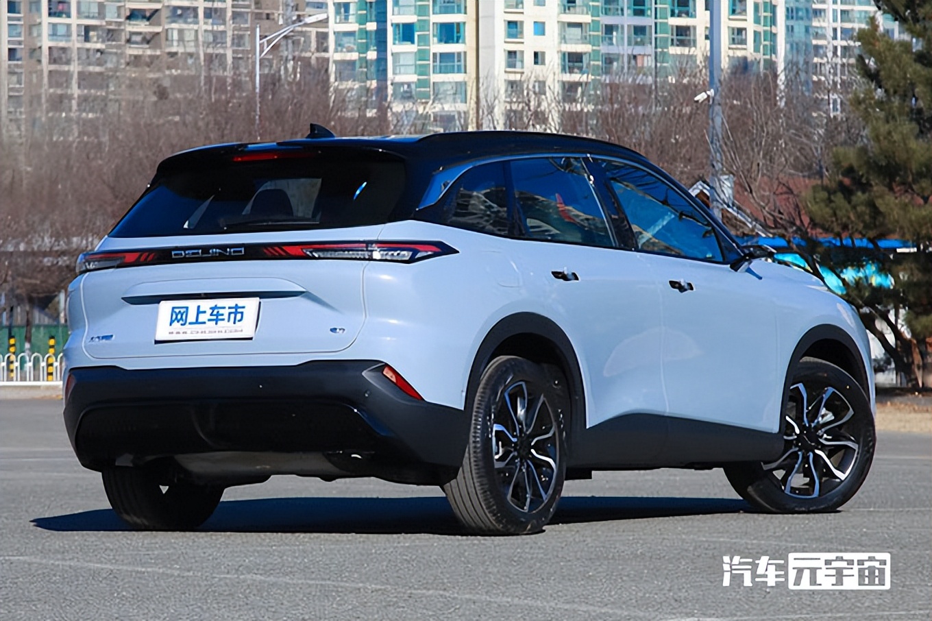 北汽、华为推“最美SUV”！奔驰S级同款配置，只卖10.29万