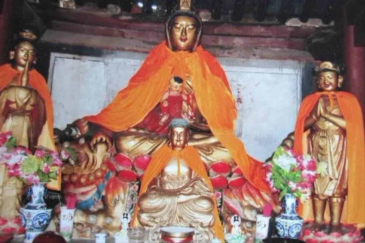 终南山女隐士王芝霞：43岁弃家皈依佛门，85岁仍坚持打坐参禅
