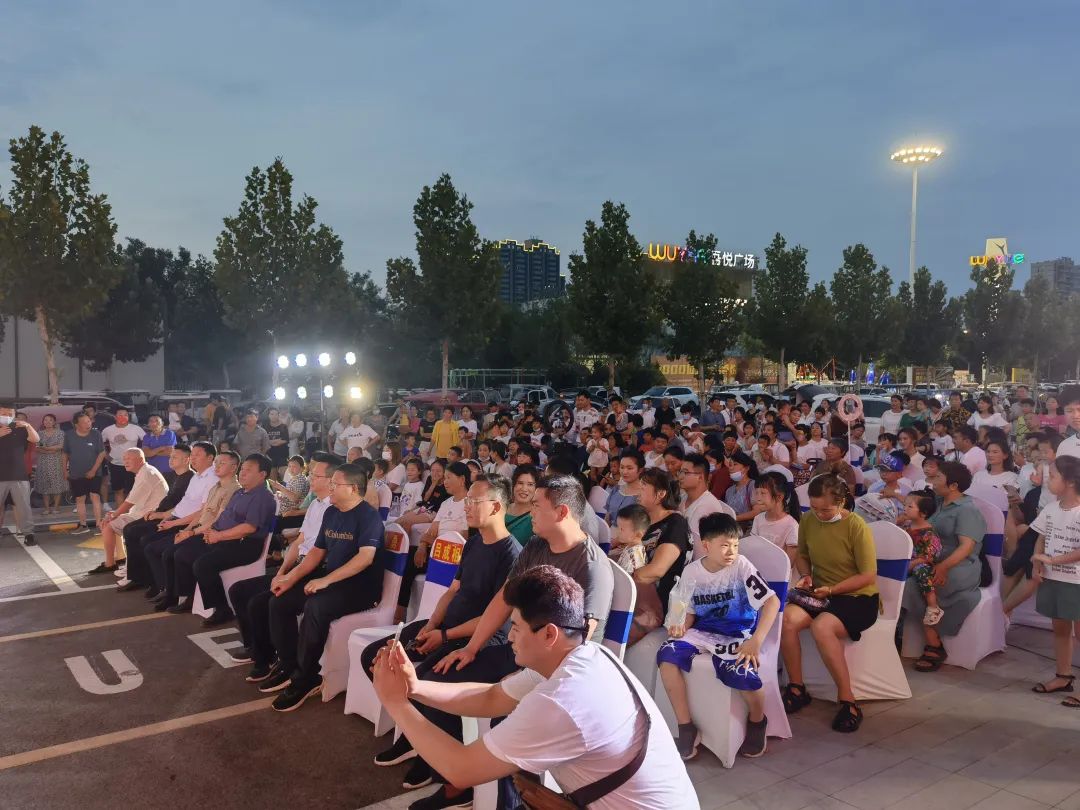 商丘吾悦夜巷盛大开街暨授牌仪式隆重举行