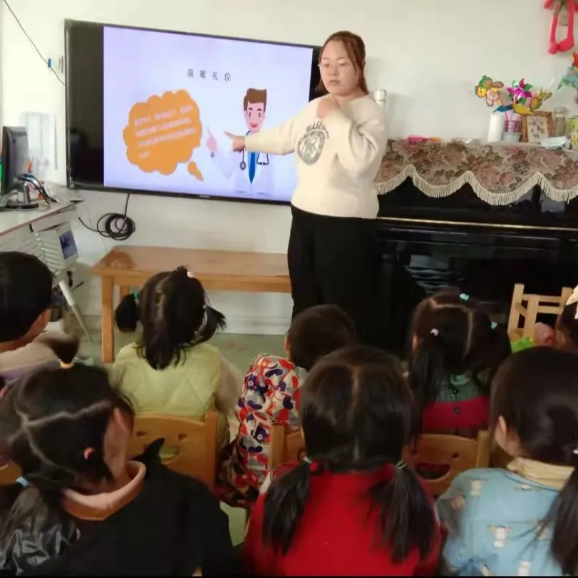 宁阳县文庙中心幼儿园小四班教师宁鑫:用心守护 用爱陪伴