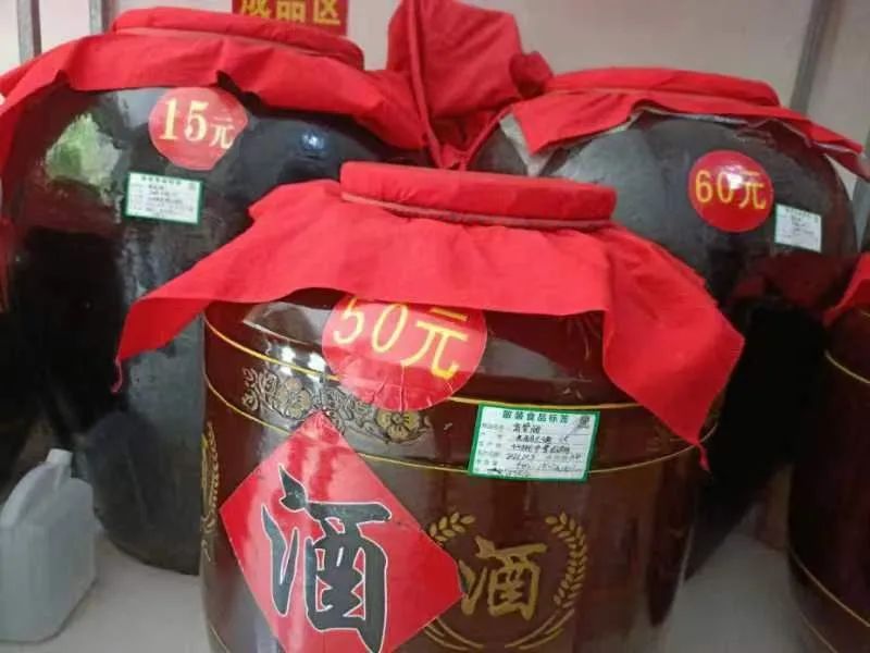 发现本市部分酒坊销售的散装白酒无标签无标识,存在食品安全隐患