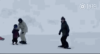 杜江陪霍思燕甜蜜度假后，晒和儿子滑雪照，8岁嗯哼越来越像爸爸