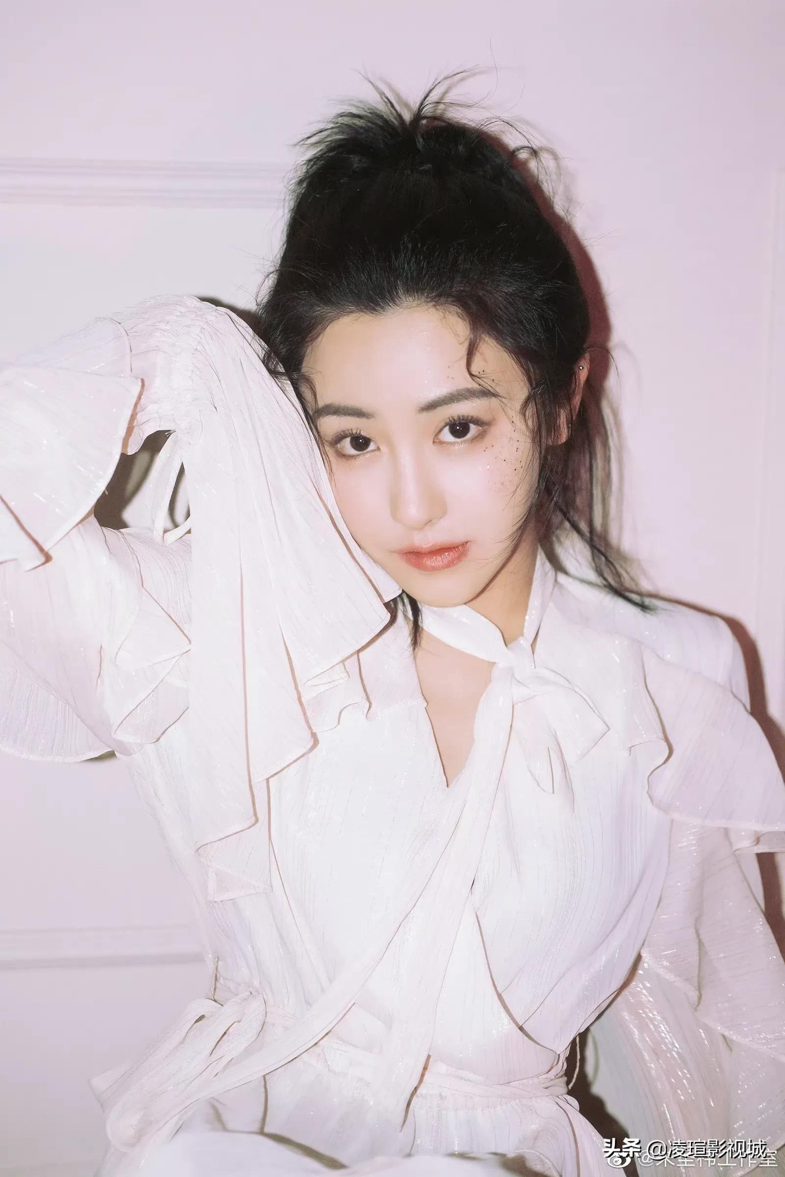 明星壁纸图片分享：朱圣祎（1）