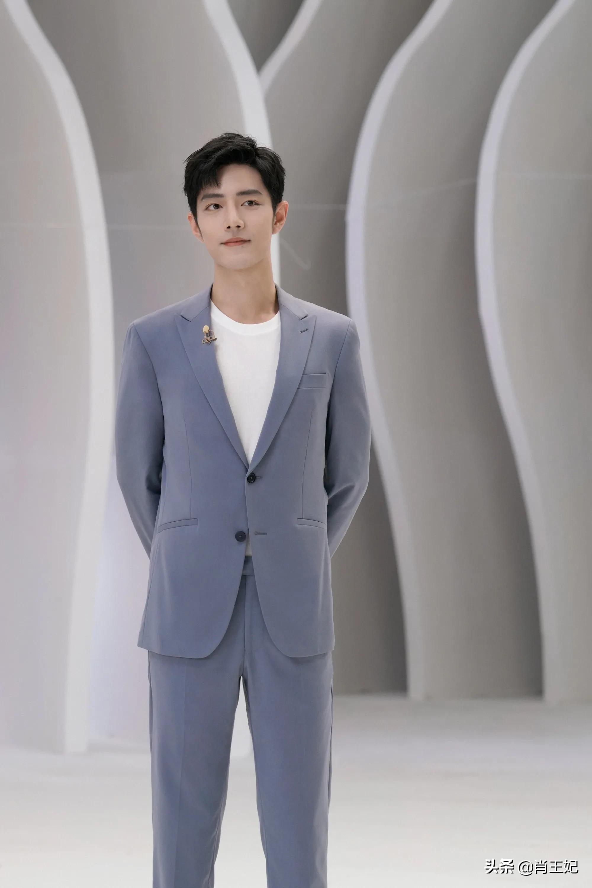 肖战他可真帅啊,帅到没边呀,这身材比例可太完美了