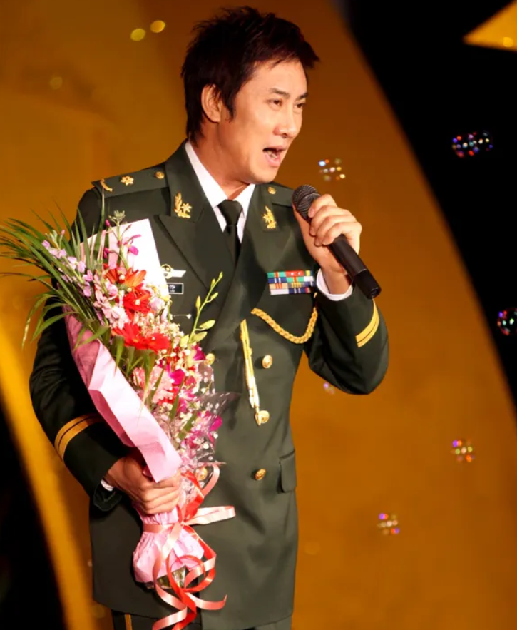 军旅歌手江涛穷小子娶富家女走红后不变心始终把妻子当成宝