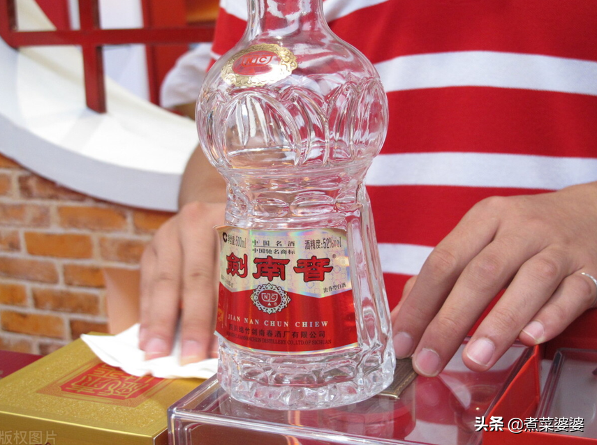 中国哪里产的白酒口感好？8大白酒排名榜，看看你喝过几款？