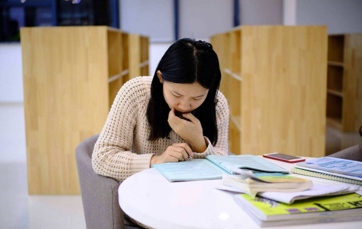 普通二本生拼命“考研”，到底有没有用？考过的人说出实情