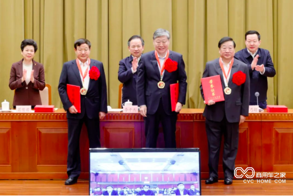 節(jié)目丨記一等功！譚旭光被授予“山東省杰出企業(yè)家”稱號