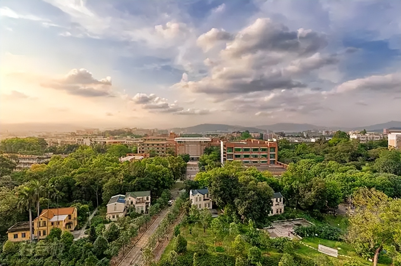 2022广东高校排名发布！中山大学继续霸占榜首，深圳大学进步明显