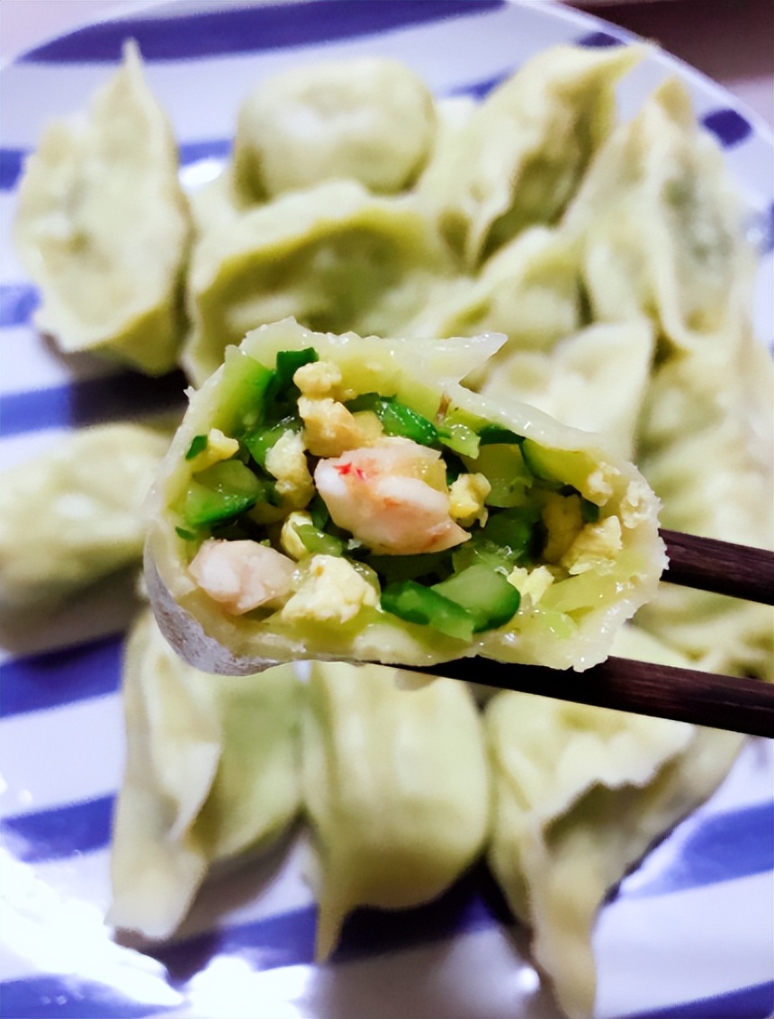 夏季天热，这3种蔬菜包饺子特香，隔三差五吃一次，鲜香美味滋补
