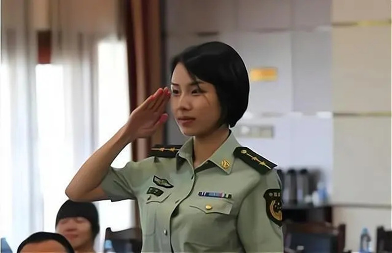 中国第一女保镖边梅:曾穿8斤钢板保护外宾,亿万身家单身至今