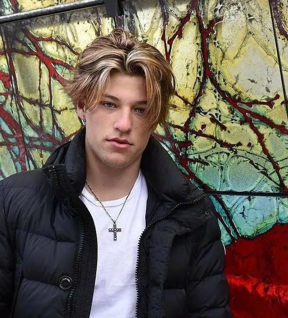 18岁看起来像38岁，满满灵气红遍全球的童星，这就到了颜值的尽头