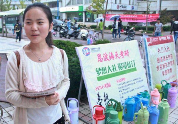 各地大学生生活费标准排行榜，贫富差距有点大，家长别乱给