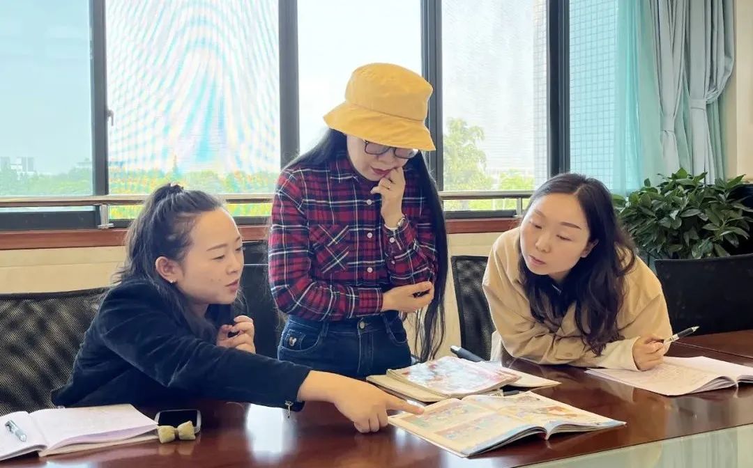 双流区英语教研员尚梅林莅临双实外指导二年级英语区级公开课