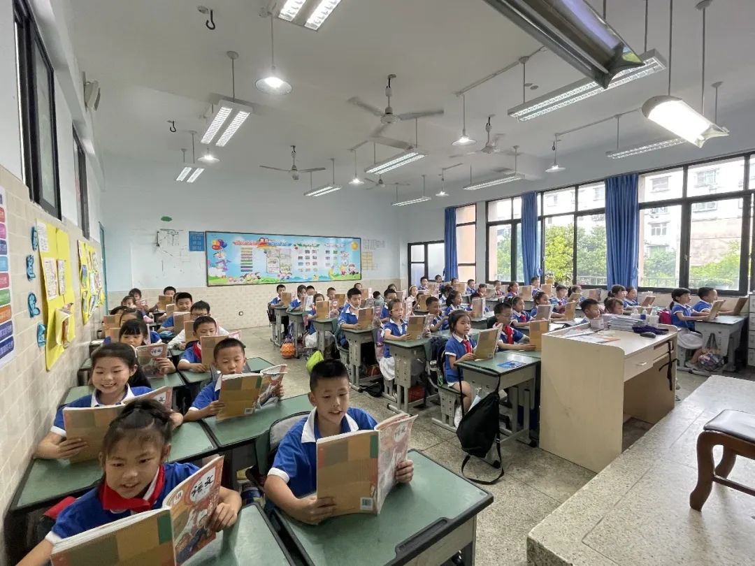 让阅读成为习惯 借书香助我成长｜走进双流区棠湖小学二年级十班