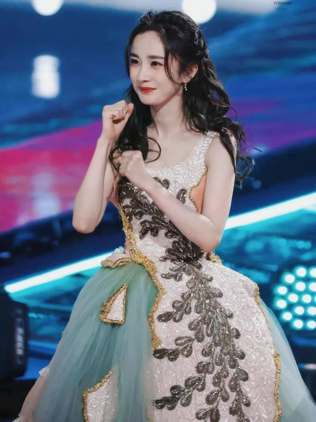 杨幂新造型真的“翻车”了？瞬间老10岁