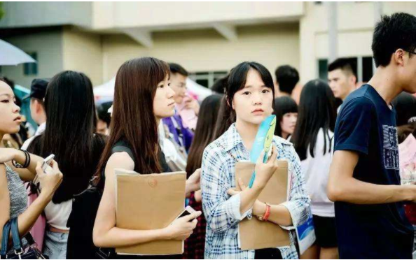 未来十年女生很吃香的专业，工作稳定收入也高，家有女儿的可参考