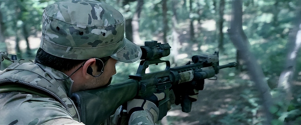 吴京硬汉枪战动作片《战狼》武器解析盘点