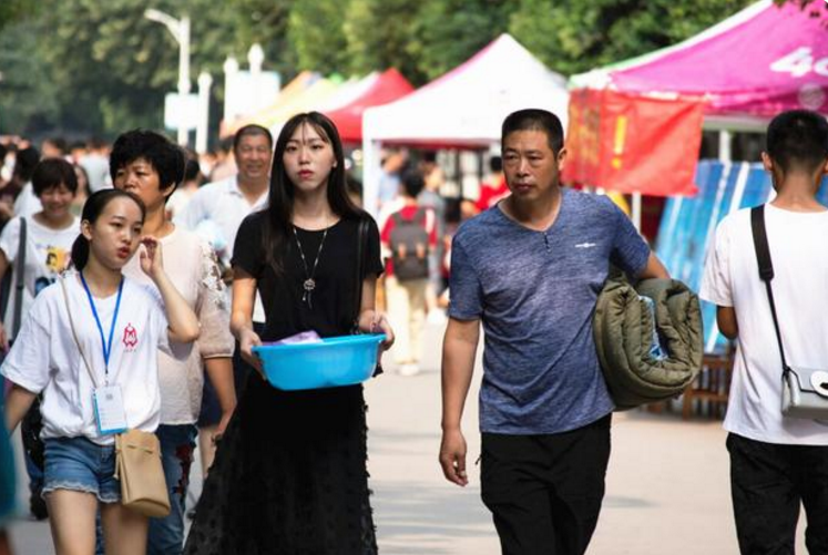 哈佛大学学费（各地大学学费上涨）