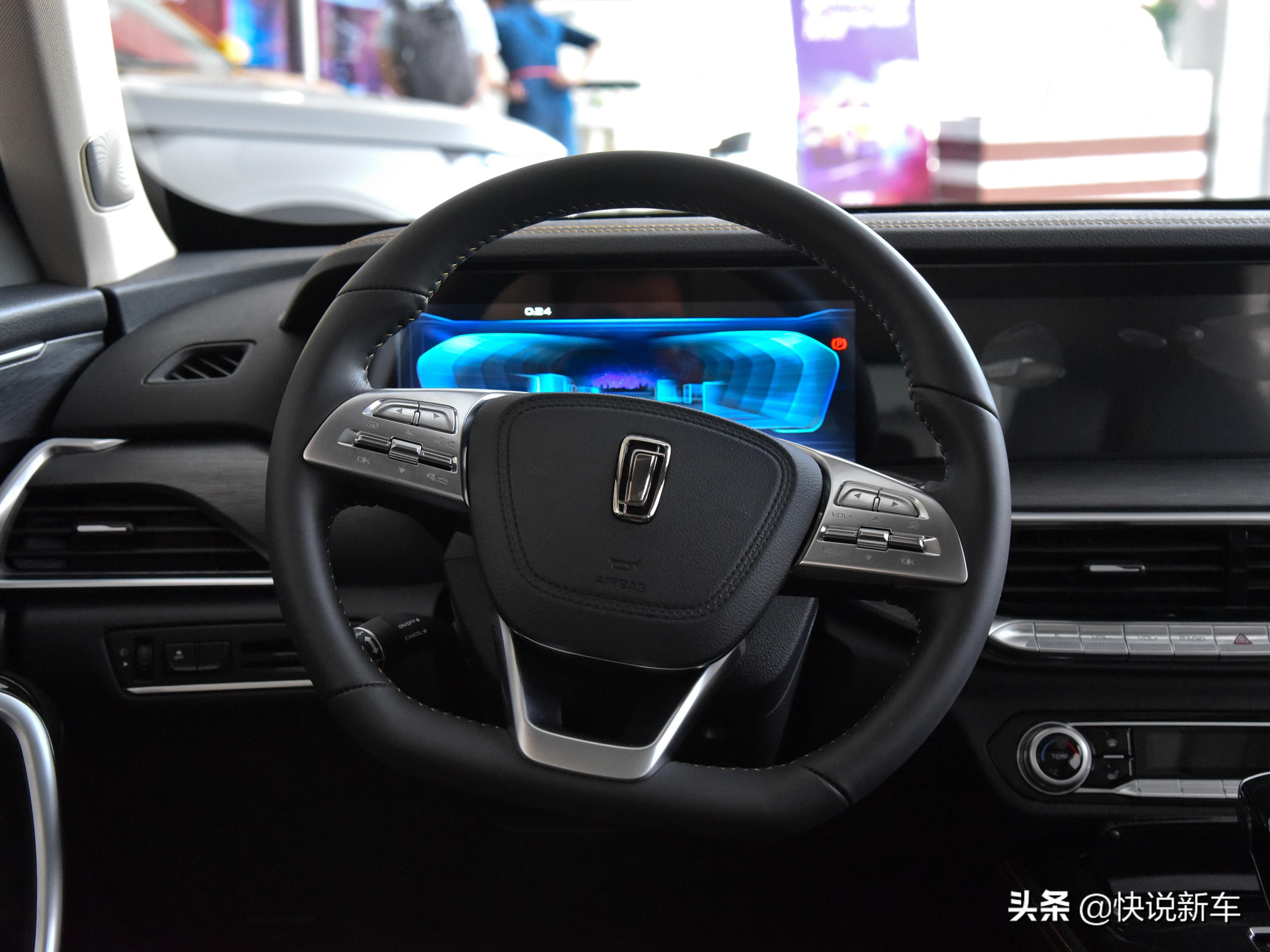 紧凑型SUV，代步买菜好车，内饰高级，实拍奔腾T77