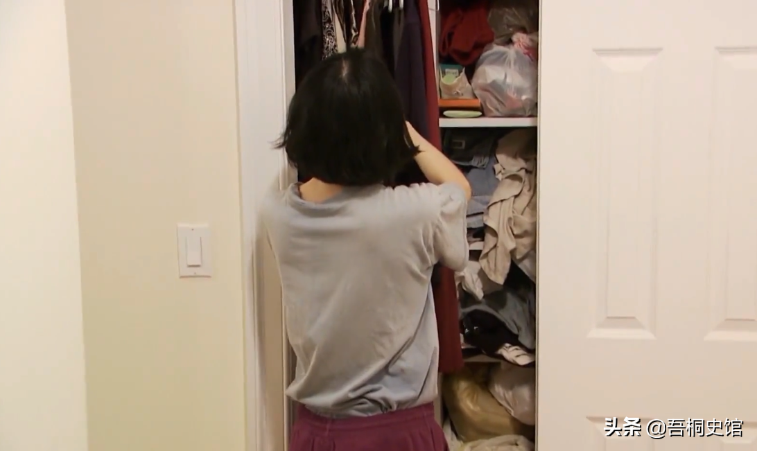 纽约大姐一条裤子连穿13年，上厕所从不用纸，13年后省出了一套房