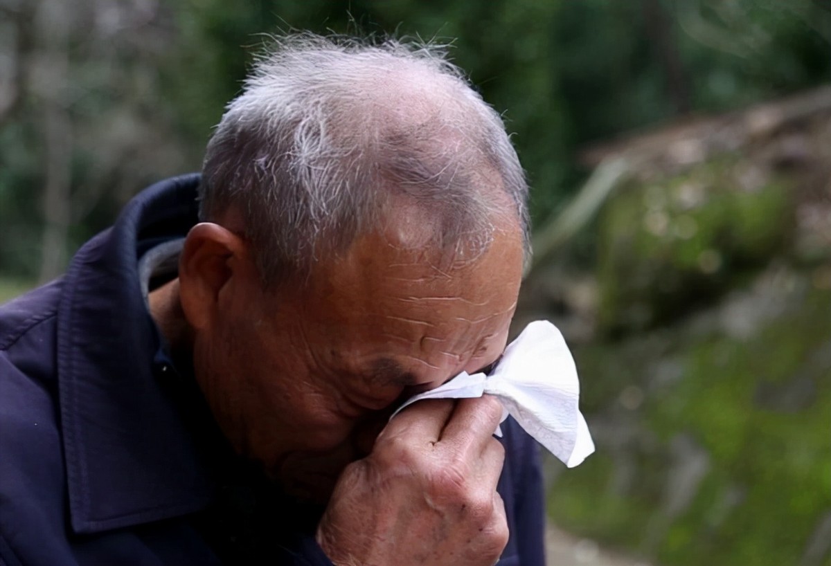 18年孙女高考成绩47分,爷爷请求复查考卷,原因竟是为减轻家庭负担