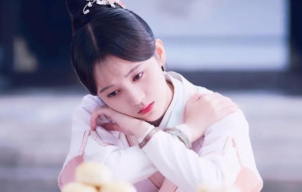 同样是“红衣造型”，杨幂娇俏像少女，赵丽颖霸气十足