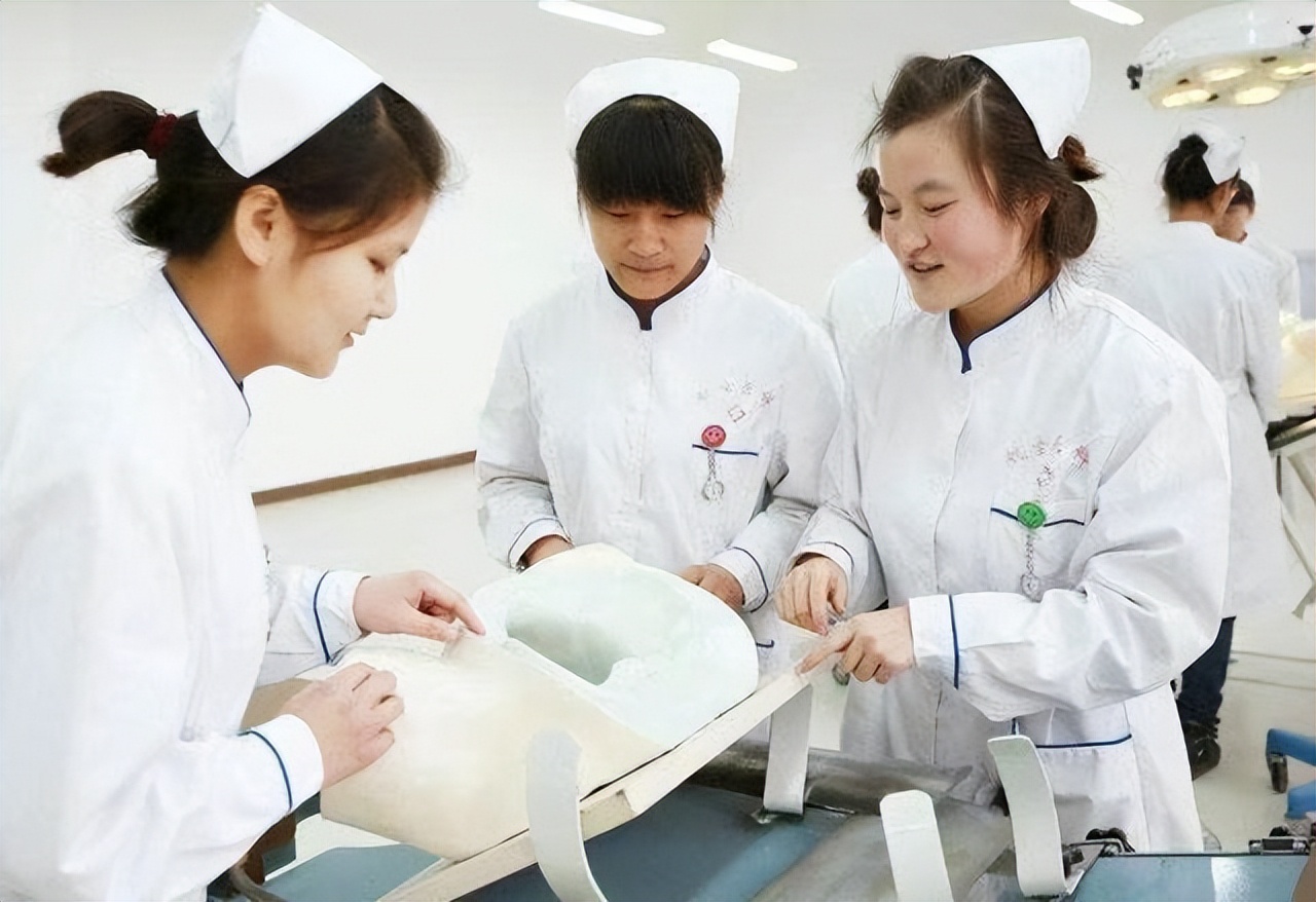 五年制临床医学与八年制临床医学，究竟有啥区别？看过来人怎么说