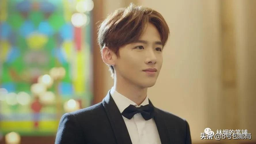 收视第一！刚出道被记者揩油，蛰伏多年终于爆火，今被调侃注孤身