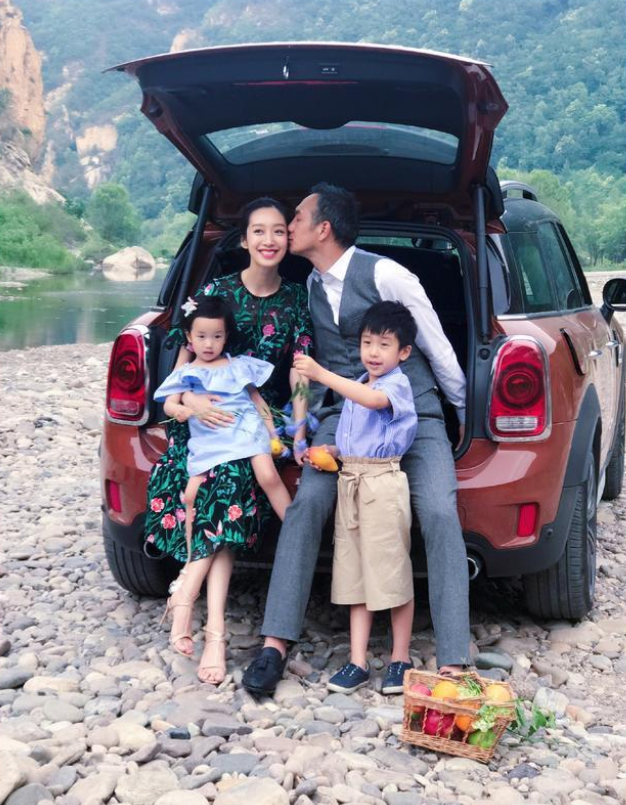 本是不婚主义的黄觉,与小15岁麦子从网友到夫妻,婚后生活超幸福