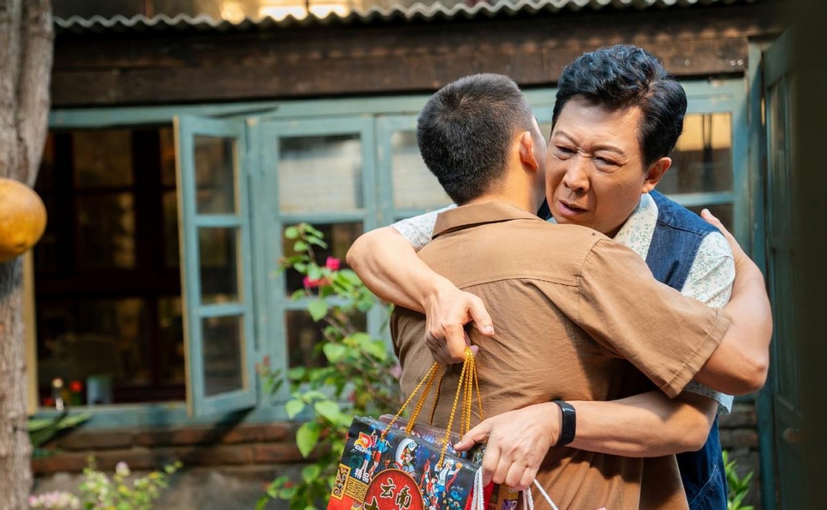 “爸爸专业户”韩童生：放弃铁饭碗当演员，与妻子恩爱多年很幸福