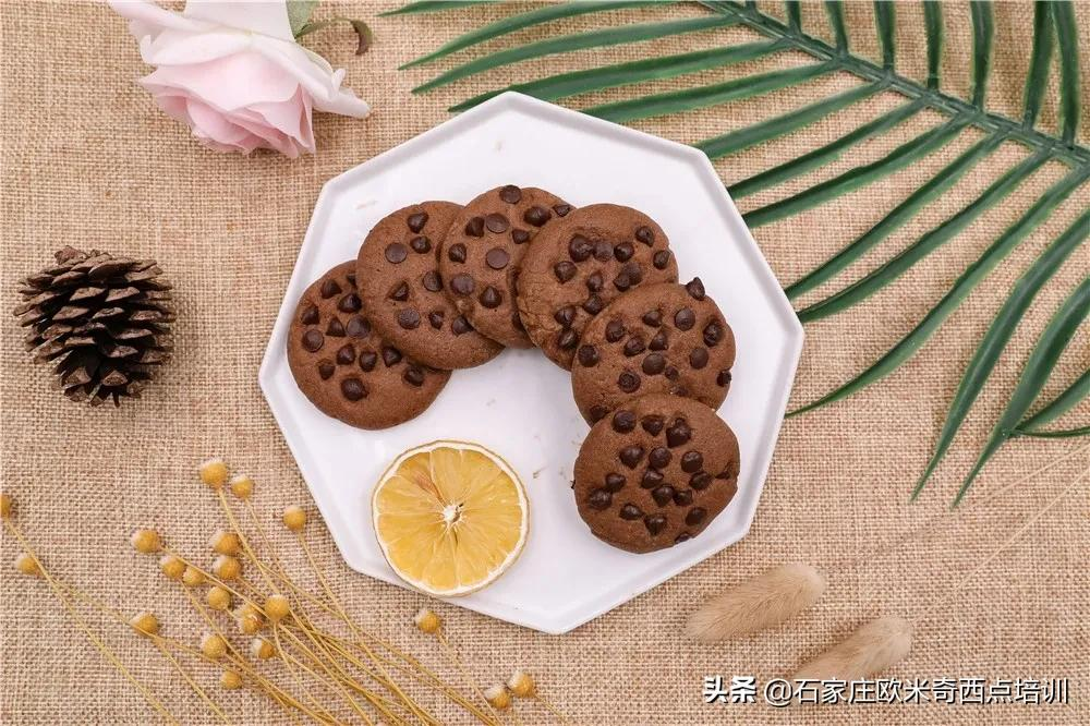 为低学历女生打开一扇门，西点烘焙再合适不过了