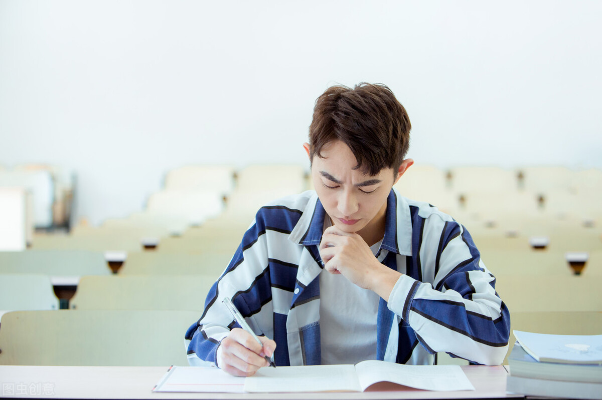 20多岁刚毕业很迷茫不知道怎么办，这25条建议帮你越混越好